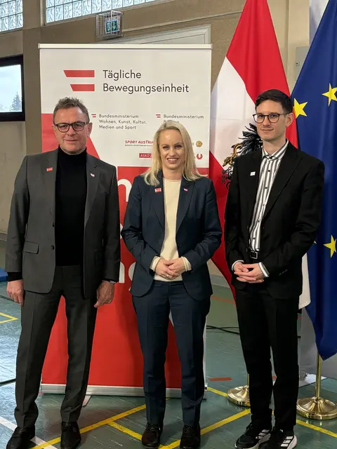 Teamchef Rangnick, Staatssekretärin Schmidt, Gesundheitsexperten Teufl  | Foto: MeinBezirk Salzburg
