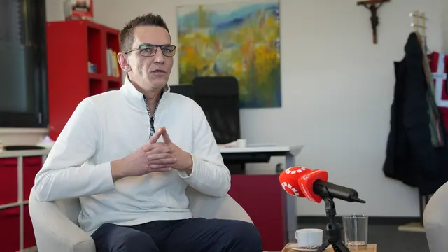 Peter Schluet erinnert sich noch gut, wie er den Mut für eine Neuorientierung im Beruf fand.  | Foto: Sabrina Moriggl