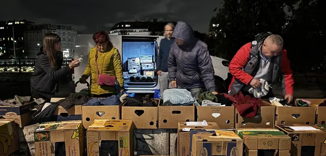 Obdachlose Menschen werden mit Klamotten und anderen essenziellen Artikeln unterstützt. | Foto: Verein Mut