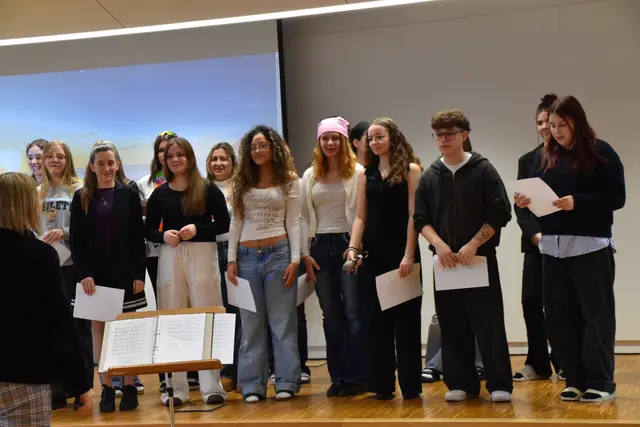 Der Schulchor trat auf. | Foto: MeinBezirk/Michael Strini