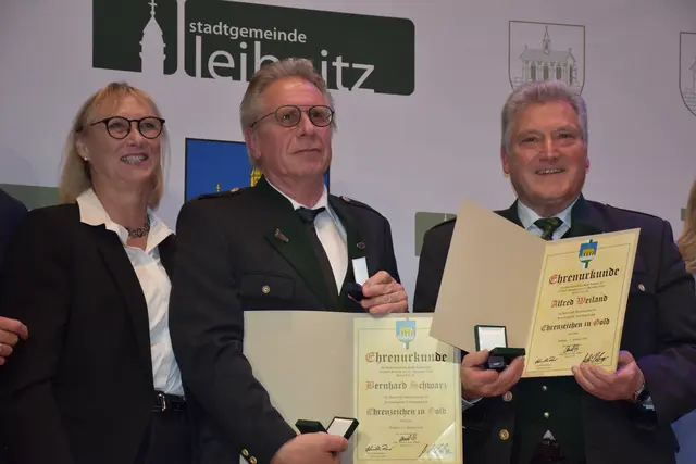 LH Karin Wiesegger-Eck mit den Ausgezeichneten Bernhard Schwarz und Alfred Weiland, die beim Neujahrsempfang in Leibnitz ausgzeichnet wurden. | Foto: MeinBezirk/W. Fischer