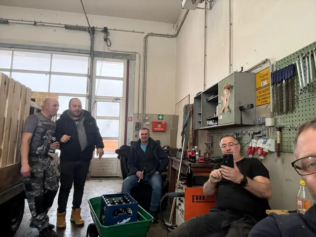 Kottingbrunn bereitet sich auf den Faschingsumzug vor: Jiu-Jitsu Samurai Kottingbrunn mit Gruppenverantwortlichem Anton Velecky. | Foto: privat