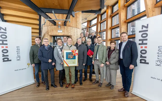 Arbeitsgemeinschaft der Kärntner Forst- und Holzwirtschaft mit Michael Velmeden , Astrid Legner , Johann Weinberger, Johannes Thurn-Valsassina , Landeshauptmann Peter Kaiser, Dietmar Langer , Landesrat Sebastian Schuschnig, Johann Gregor Offner , LH-Stv. Gaby Schaunig.
 | Foto: LPD Kärnten/Handler