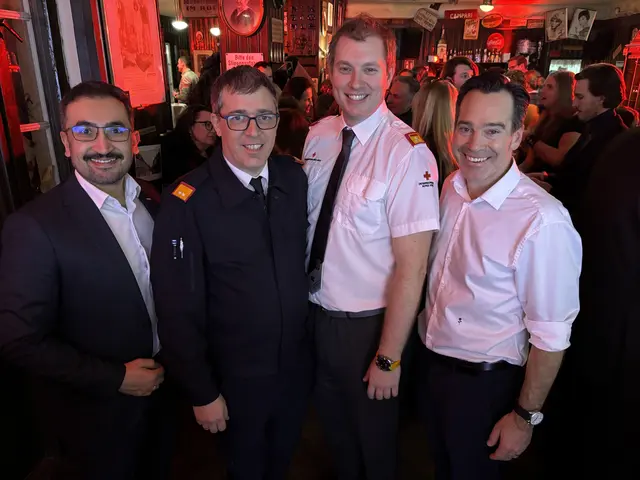 WKNÖ-Außenstellenleiter Ramazan Serttas, Feuerwehrkommandant Michael Gindl, Bezirksstellenleiter Rotes Kreuz Wolfgang Uhrmann und WKNÖ-Außenstellenobmann Andreas Kirnberger | Foto: Lauren Fahrenberger / MeinBezirk