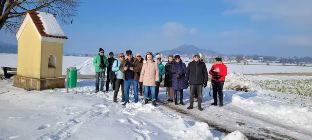 Die Teilnehmer freuten sich über die gelungene Wanderung durch die schöne Winterlandschaft. | Foto: Privat