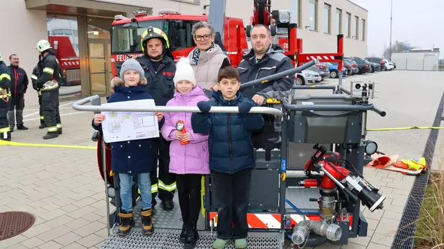 Für die Kinder war die Übung spannend. | Foto: Bezirksfeuerwehrkommando Oberwart/Alexander Flaschberger