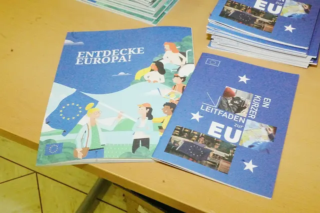 Informationsmaterial in Form von Leitfäden und Broschüren bot Einblicke in Programme der Europäische Union. | Foto: Nicole Schawill