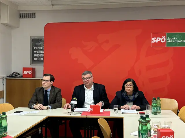 Viel Kritik für die steirische Landesregierung gab es von Stefan Hofer, Jörg Leichtfried und Maria Fischer. | Foto: MeinBezirk/Angelika Kern