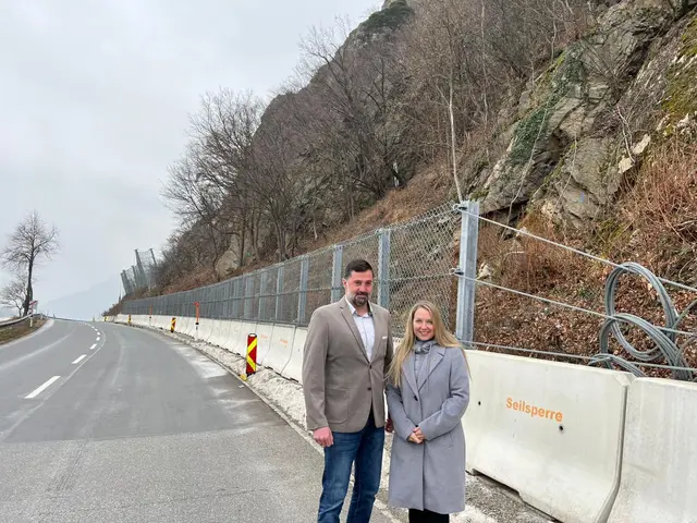 Bgm. Josef Kienesberger und LAbg. Silke Dammerer vorm Luftberg auf der B33 | Foto: VP Bezirk Melk