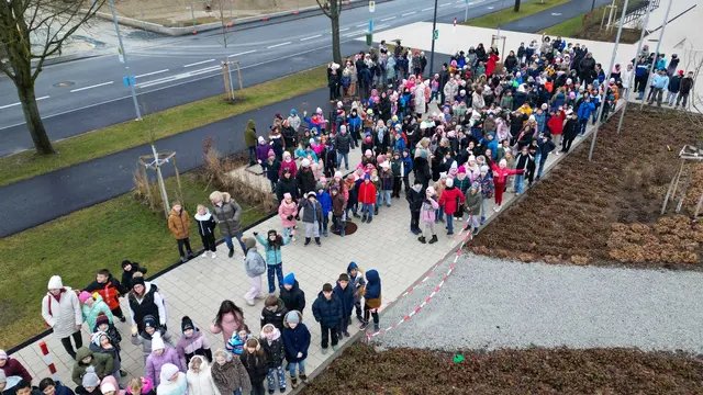 Rund 300 Kinder wurden aus dem Bildungscampus evakuiert. | Foto: Bezirksfeuerwehrkommando Oberwart/Alexander Flaschberger