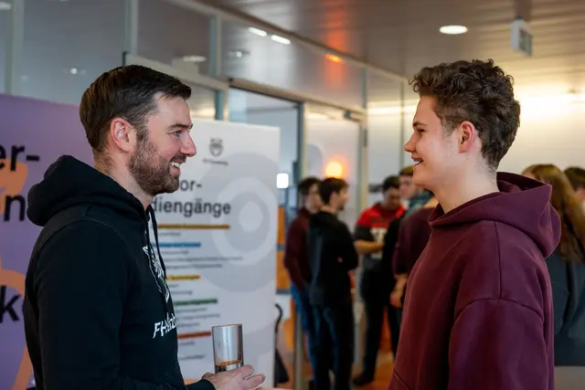 Erfahrungen aus erster Hand: Interessierte haben die Möglichkeit, mit Absolventen der HTL und HLW Braunau über Studium und Berufsweg zu sprechen. | Foto: HTL Braunau
