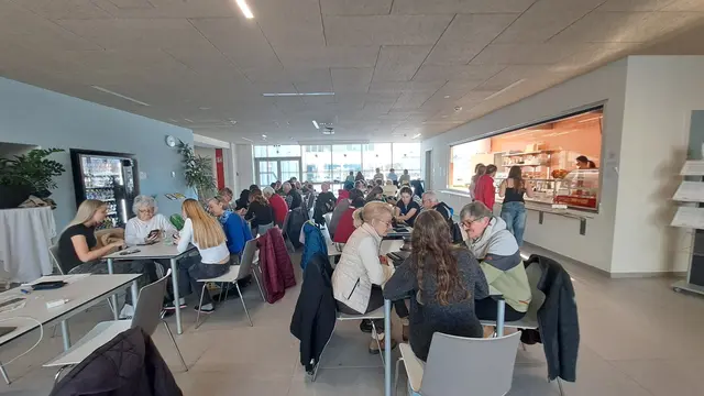 Schüler und Senioren genossen die Veranstaltung. | Foto: Diakoniewerk Salzburg