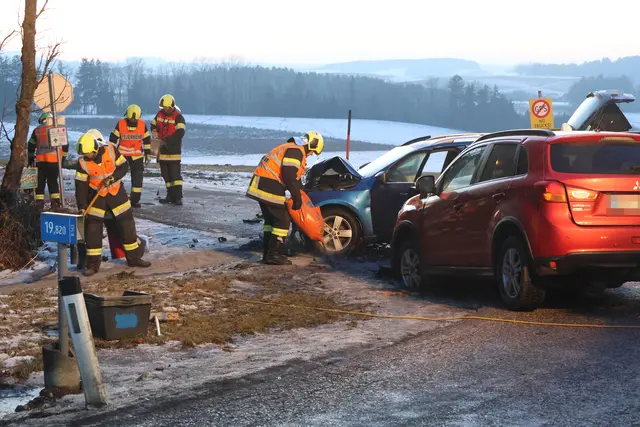 In den Unfall waren insgesamt drei Fahrzeuge involviert. | Foto: Laumat.at/Matthias Lauber