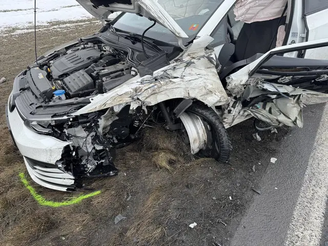 Das Auto wurde durch dies Kollision massiv beschädigt. | Foto: FF Moosham