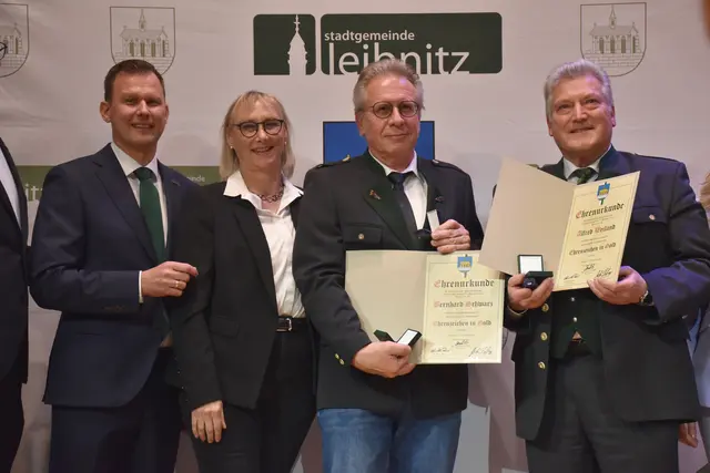 Bürgermeister Daniel Kos, BH Karin Wiesegger Eck, Harald Schwarz und Alfred Weiland (v.l.) | Foto: MeinBezirk/W. Fischer