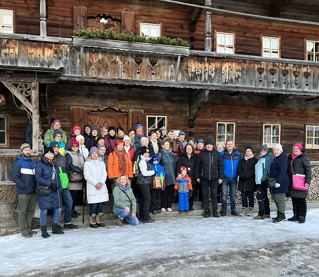 Der Start beim Bergbauernmuseum z´Bach in Niederau stand unter einem besonderen Stern! Die Fackelwanderung mit ihrem abwechslungsreichen Programm ist bestens geeignet, um gut ins neue Jahr hinein zu starten.