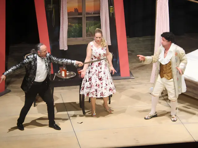 Der Rosenkavalier entwickelte sich im KUZ Oberschützen zu einem amüsanten Bühnenspektakel - Das Uhudlertheater um Martin Weinek, Reini Moritz, Karola Niederhuber, Dagmar Bernhard, Wolfgang Preinsberger und Ilvie Moritz begeisterte das zahlreiche Publikum. | Foto: Peter Seper