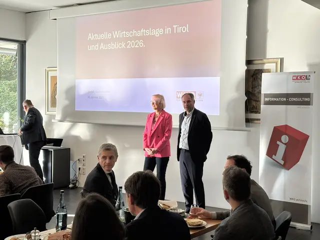Sybille Regensberger, Obfrau Sparte Information und Consulting der Wirtschaftskammer Tirol und Hubert Schenk, Landesvorsitzender Wirtschaftsforum der Führungskräfte Tirol  | Foto: MeinBezirk
