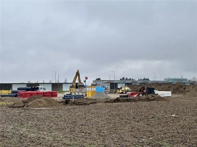 Die Bagger sind bereits angerollt. Ab 9. Februar wird zwischen Puntigam und Kalsdorf Schienenersatzverkehr unterwegs sein.  | Foto: MeinBezirk/Alois Lipp