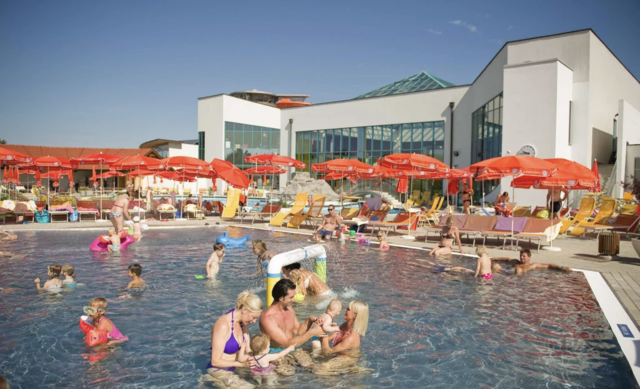 Dank des großen Gästezuwachses in der Thermengemeinde Lutzmannsburg stieg die Zahl der Übernachtungen 2025 im Bezirk auf eine neue Rekordmarke. | Foto: Therme Lutzmannsburg