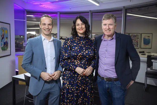 Wolfgang Kos (Verkaufsleiter Mediaprint / Kronen Zeitung Tirol, re.) mit Margit Bacher (Personalmarketing &amp; Personalentwicklung Tiroler Versicherung) und Michael Zentner (Landesdirektor Tirol, UNIQA Österreich). | Foto: ProMedia / Oss
