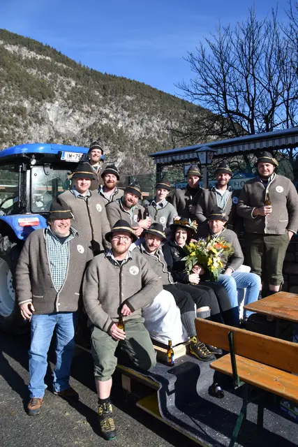 Der Auftritt der Vogler dreht sich rund um Wald, Jäger, Holzer, Bauern und alles, was im Wald so passiert.