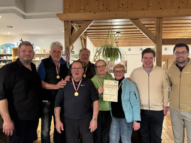 Der siegreichen Moarschaft gratuliert hat auch Bürgermeister Klaus Aitzetmüller (2.re.) | Foto: Gemeinde Hinterstoder