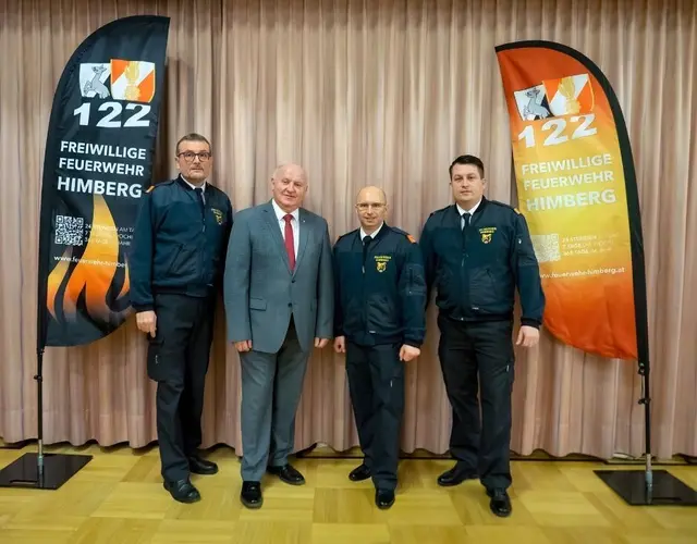 Kommandant-Stellvertreter Michael Berger, Bürgermeister Ing. Ernst Wendl, Kommandant Ing. Wolfgang Ernst, Leiter des Verwaltungsdienst Ing. Florian Sicheritz BSc. | Foto: Gemeinde Himberg