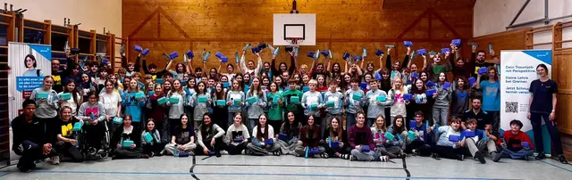 Die Schüler freuen sich über Jausenboxen. | Foto: MMS Kirchdorf