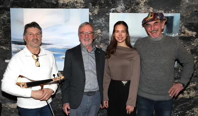 Musiker Sigi Wobak, Laudator Raimund Grilz, Künstlerin Tamara Sadnikar und Günther Karner vom Step (von links) bei der Vernissage | Foto: Michael Grilz