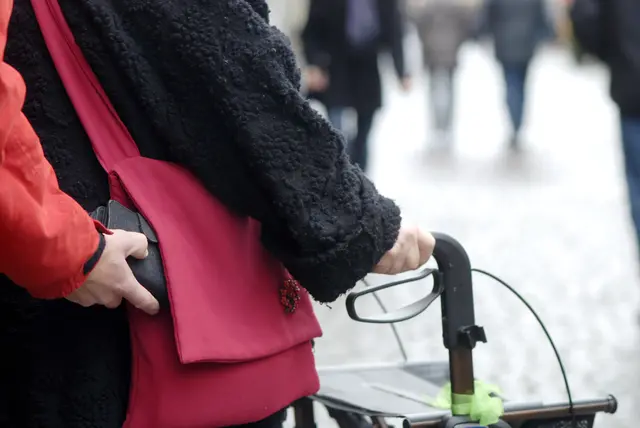 Mit geschickten Vorwänden versucht der Unbekannte, das Vertrauen von Bewohnern zu erschleichen und an Wertgegenstände zu gelangen. | Foto: Gerhard Seybert/Fotolia