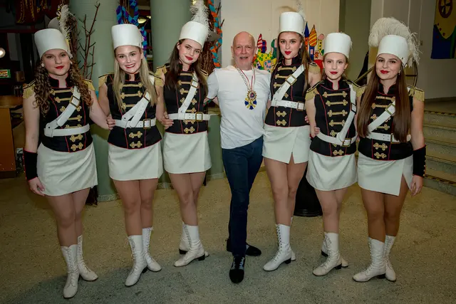 Dirk Smits, seines Zeichens Musicaldarsteller, Choreograf und Schauspieler, performte nicht nur als Akteur auf der Bühne, sondern zeichnete auch für die Choreografie der Garde und des Showblocks verantwortlich.