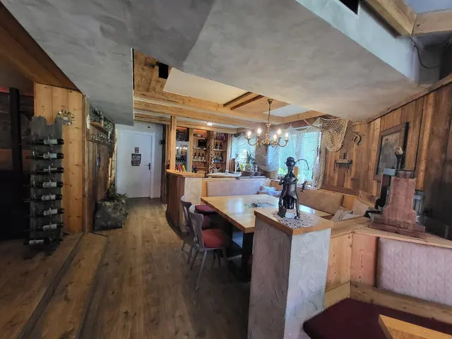 Hochwertige Tischlerarbeiten prägen das gesamte Haus. | Foto: Andrea Stelzer