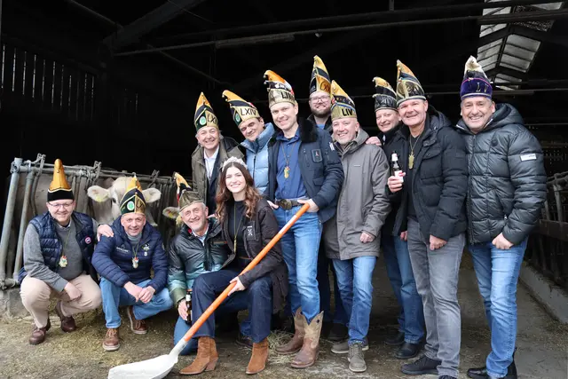 Gruppenfoto der Altprinzen, Helmut Petschar (l.) und Prinzessin Anna SOphie in Töplitsch. | Foto: MeinBezirk/Chiara Kresse