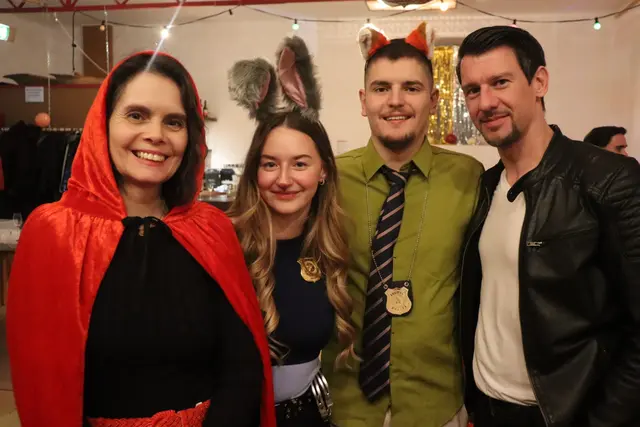 Zahlreiche Besucherinnen und Besucher folgten dem diesjährigen Motto „Film &amp; Fernsehen“ und kamen in teils sehr aufwendigen Verkleidungen zur Veranstaltung. | Foto: Alejandra Ortiz