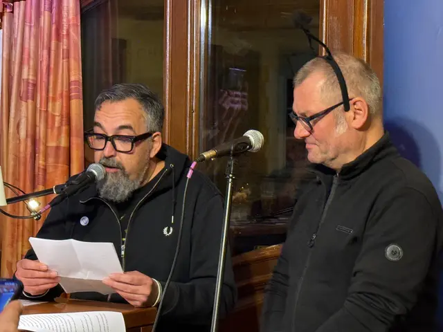 Engelbert Rachinger und Roland Rittsteiger bei der  szenischen Lesung von "Wiener Bienen" | Foto: Neufeldner Kunst- und Kulturverein; zur Verfügung gestellt von Petra Derndorfer