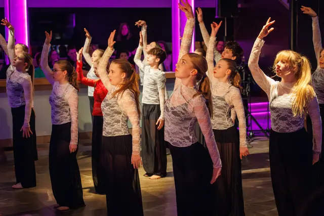 Open Stage ist eine offene Bühne im ländlichen Raum,
die Künstlerinnen und Künstlern aller Sparten ermöglicht, ihre Arbeiten einem interessierten Publikum zu zeigen. | Foto: Bernhard Roidinger