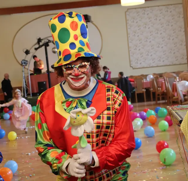 Sepp Zirkl machte als Clown gute Figur.  | Foto: Edith Ertl