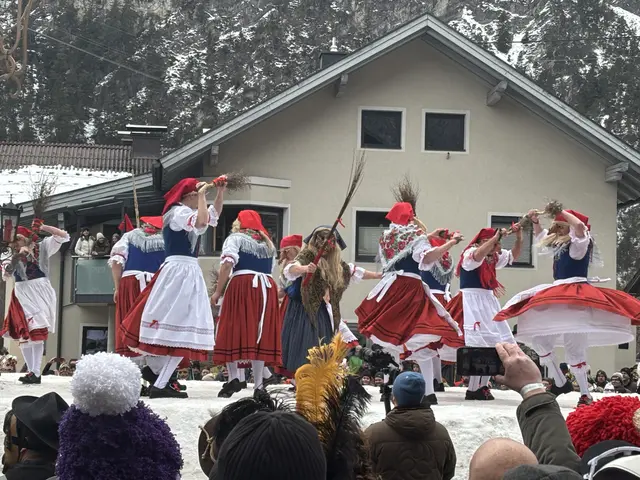 Ein zentrales Motiv der Nassereither Fasnacht sind die Hexen mit ihrem wilden Auftritt.