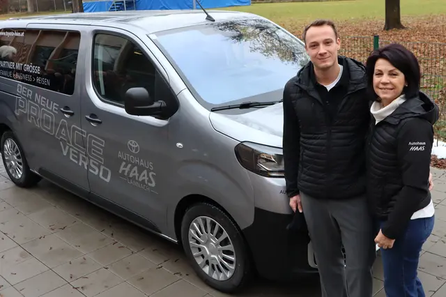 Juniorchef Michael Szabo mit Mama Karin vom Autohaus Haas | Foto: Gerhard Langmann