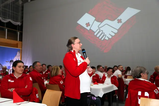 Das Jugendrotkreuz seine Chefin Nicole Kern  sucht aus sichtbar erfreulichem Hintergrund dringend zusätzliche Betreuer für den RK-Nachwuchs. | Foto: RK St. Georgen/G. Eckhart Herbe