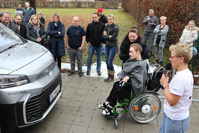 Mit einem Toyota Proace Verso wird Sebastian künftig transportiert werden können | Foto: Gerhard Langmann
