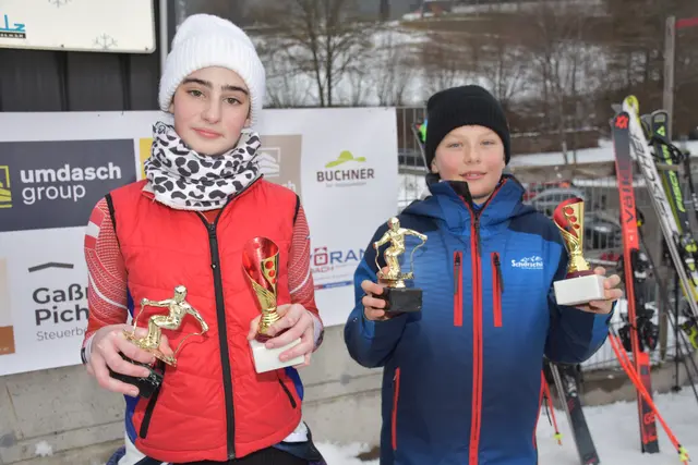 Strudengau-Cup Lauf 5 und 6 in St. Georgen/W.  Nachwuchs-Sieger Elena Steindl und Dominik Fürst.  | Foto: Robert Zinterhof
