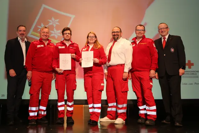 Markus Prestaller und Anna Schöfecker haben erfolgreich die nächsthöhere Führungsausbildungsstufe 2 absolviert und sind nun stolze "RK-Sanitätsmeister". | Foto: RK St. Georgen/G. Eckhart Herbe