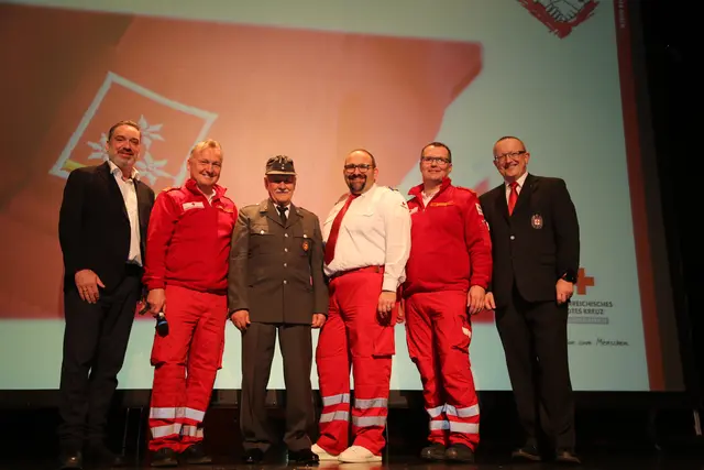 Die drei St. Georgener RK-Führungskräfte rund um ihn hat Ernst Kerschbaummayr schon als junge Zivildiener kennengelernt. | Foto: RK St. Georgen/G. Eckhart Herbe