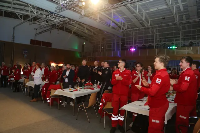 Standing Ovations gab es für Christian Aberl und Ernst Kerschbaummayr von Kollegen und Ehrengästen. | Foto: RK St. Georgen/G. Eckhart Herbe