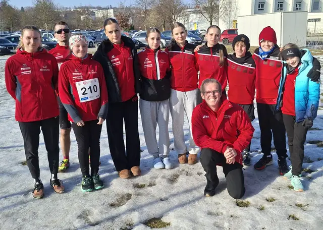 LCN Obm. Kloimwieder mit seinen erfolgreichen AthletInnen | Foto: LC Neufurth