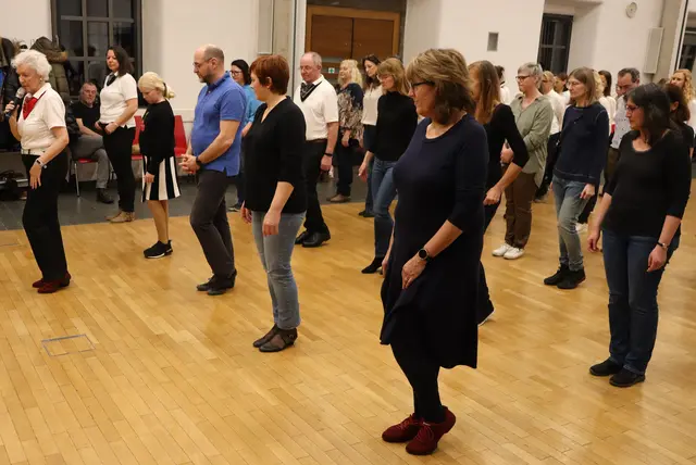 Volles Parkett: Es kann losgehen mit dem Linedance | Foto: Gerhard Langmann