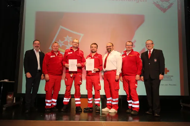 Dominic Brandstetter und Markus Lumetzberger sind bereits 4 Jahre Führungskräfte dieses Level und wurden damit zu "RK-Hauptzugsführern" ernannt. | Foto: RK St. Georgen/G. Eckhart Herbe