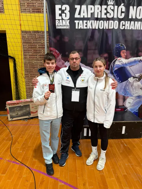 V. l.: Christoph Grasböck, Coach Markus Neubauer, Amelie Stampfl | Foto: Askö TKD Freistadt